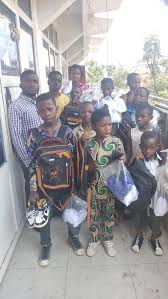 La Fondation CAAPD à travers son programme d’éducation aux enfants orphelins et vulnérables a distribué le kit scolaires